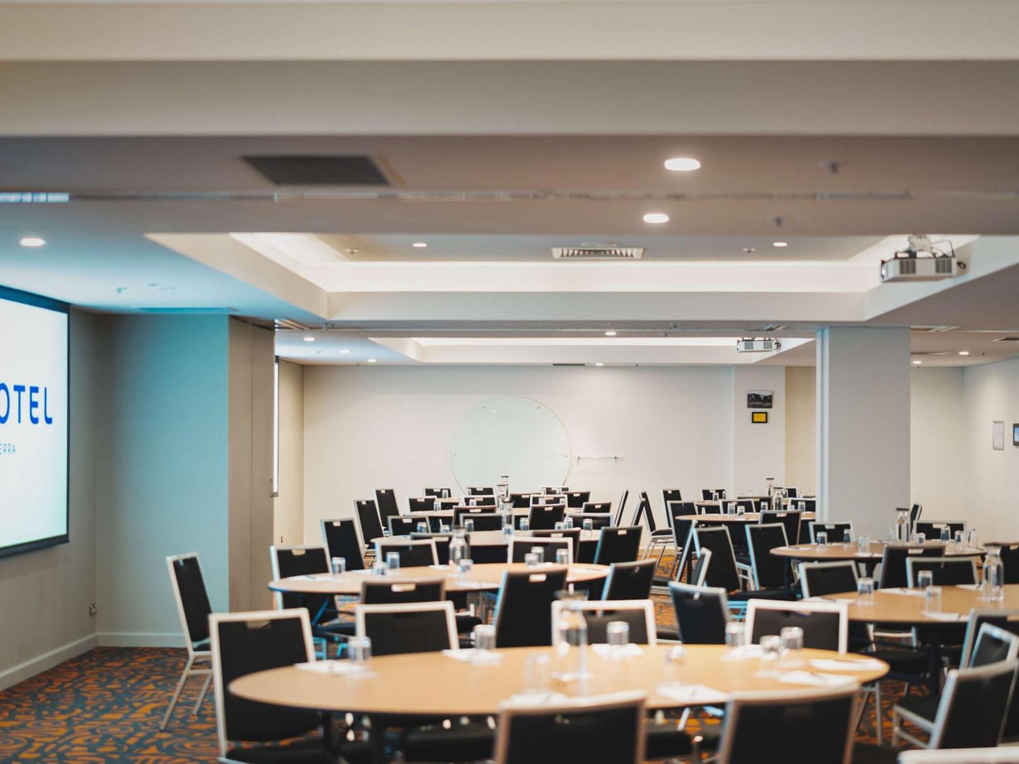 Novotel Канбера Екстериор снимка