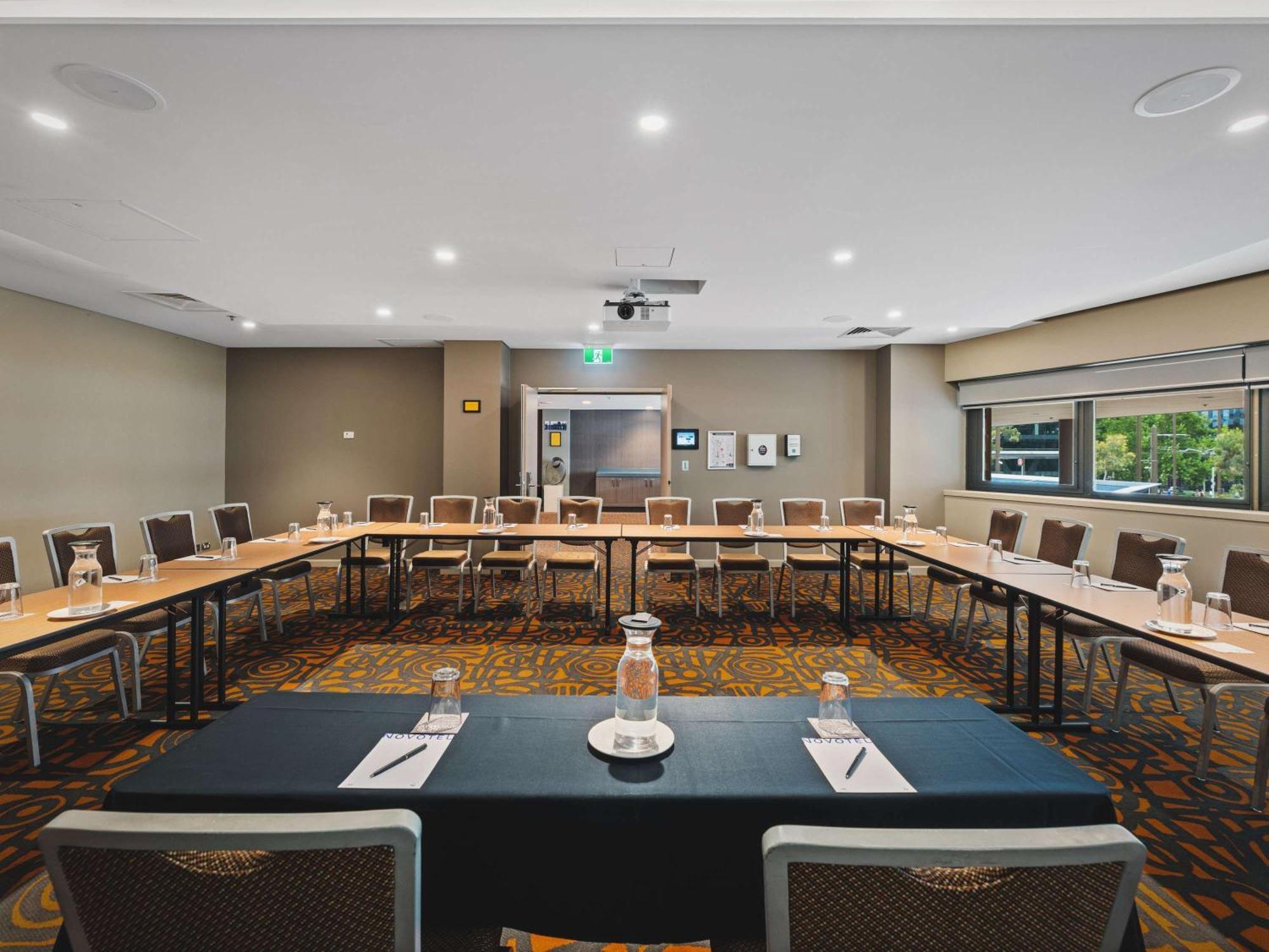Novotel Канбера Екстериор снимка