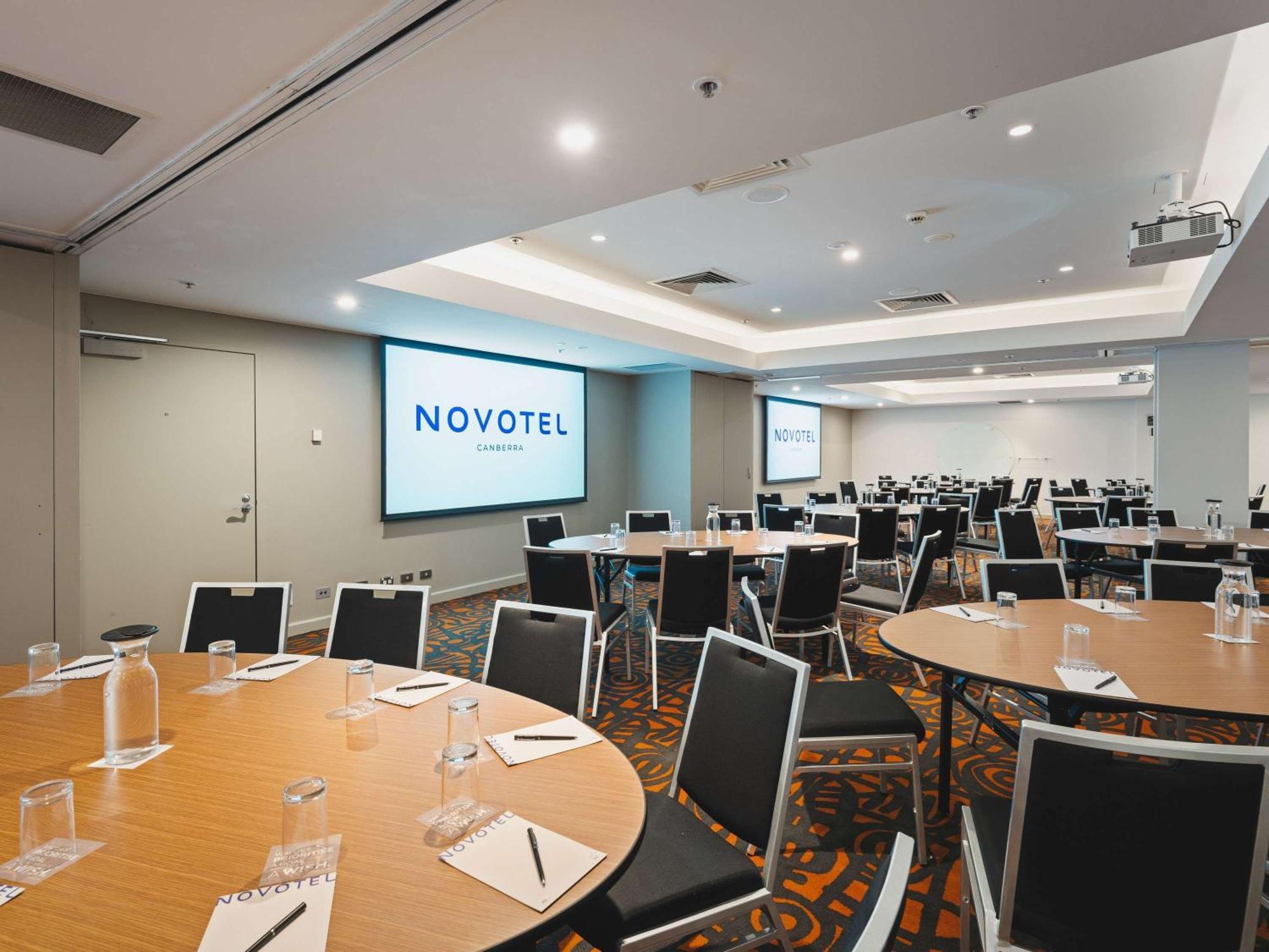 Novotel Канбера Екстериор снимка